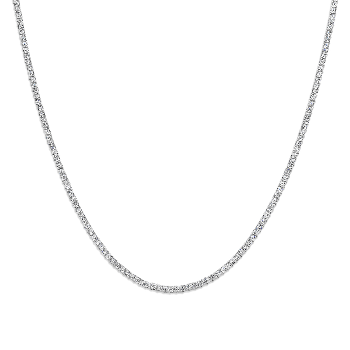 Gerhodineerd 925 zilveren tenniscollier uitgevoerd met zirkonia. Het collier heeft een schakelbreedte van 3mm en een draaglengte van 43cm.