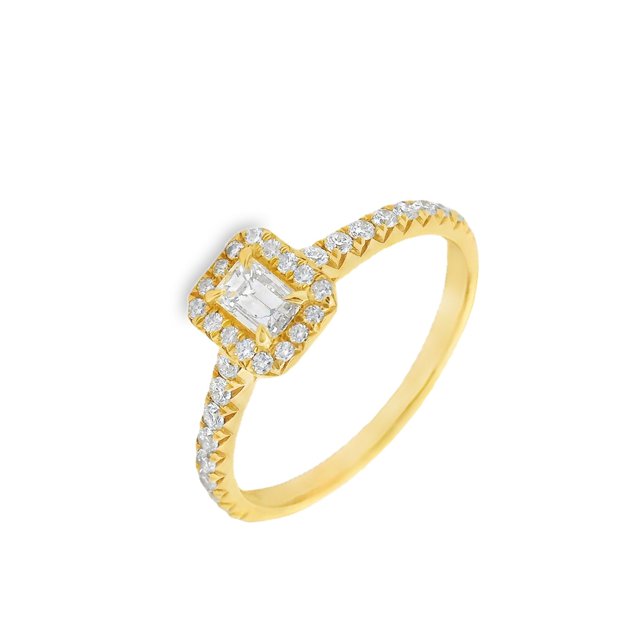 Deze prachtige ring van Louis Bros is vervaardigd uit 18 karaat  geelgoud (2.33 gr) en is gezet met 1 emerald geslepen diamanten met een totaalgewicht van 0.26crt. En 34 briljant met een totaal gewicht 0.33ct. De ring heeft een diameter van 7x6mm, minimale breedte van de ring is 2mm en. Deze ring straalt echt luxe uit! Het glanzende geelgoud in combinatie met de sprankelende baguette en briljant geeft een schitterend en verfijnd effect. Het is de perfecte ring voor een speciale gelegenheid of om jezelf te verwennen. Met deze ring om je vinger zul je zeker stralen! 
De ring is verkrijgbaar in meerdere afmetingen.