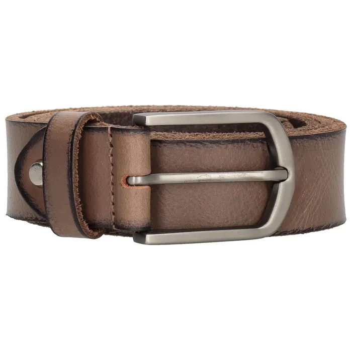 De Hide & Stitches Frisco riem is gemaakt van hoogwaardig leer met stevige stiksels en een stoere steengrijze kleur. De riem is 115 cm lang en heeft een tijdloos design dat bij elke outfit past. Draag deze riem om je taille om je look te accentueren of draag hem nonchalant op je heupen voor een casual uitstraling. Maak je outfit compleet met deze stijlvolle riem!