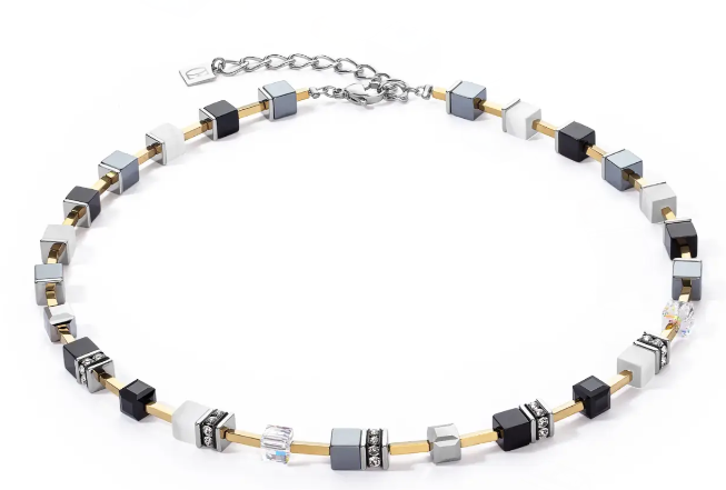 Dit is een collier van het merk Coeur de Lion gemaakt voor dames.