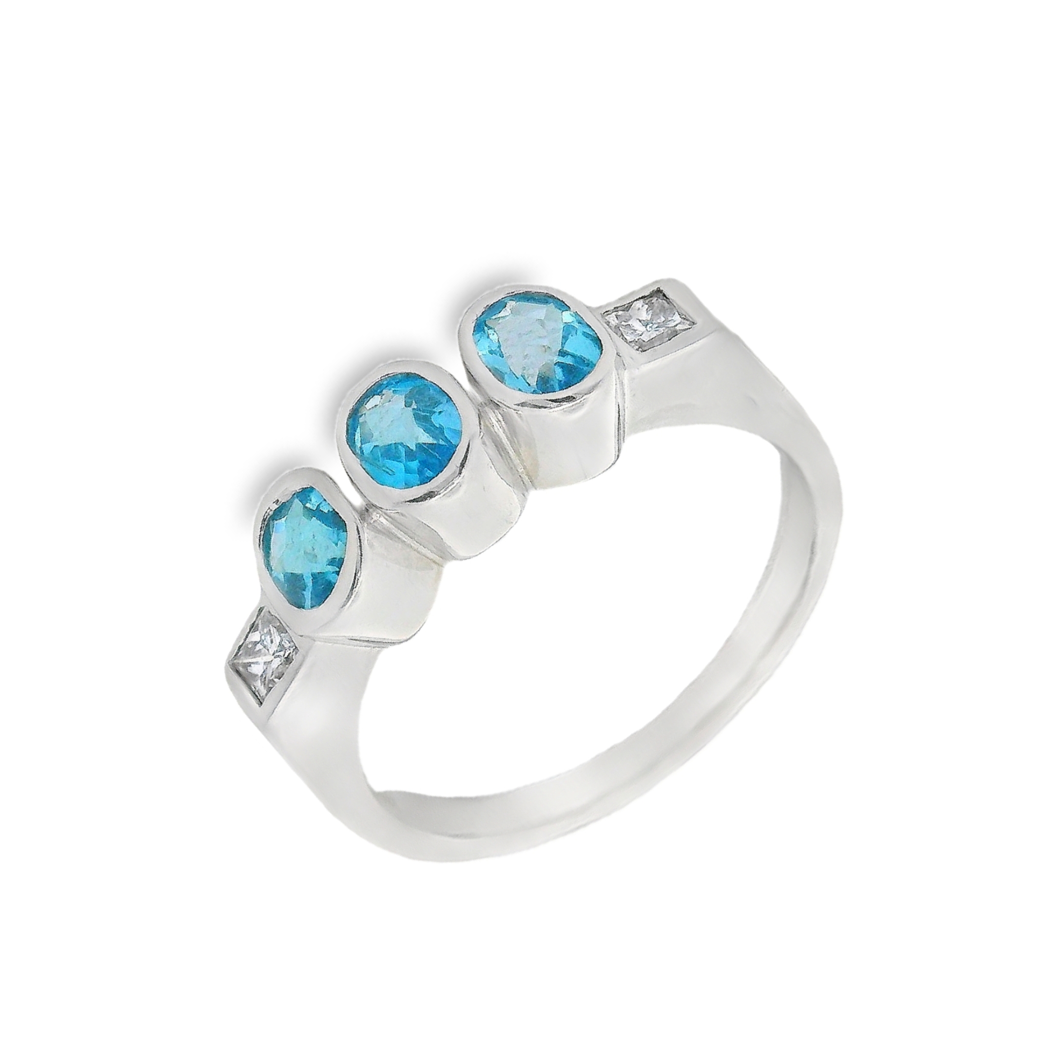 Deze ring van Louis Bros is vervaardigd uit 18 karaat witgoud (4.80.gr) en is gezet met 2 princess geslepen diamanten met een totaalgewicht van 0.10ct, en 3 blauwe topaas. De ring heeft een breedte van 6 mm. Deze ring is een schitterend en elegant sieraad. Het stralende witgoud biedt een moderne en luxueuze basis voor de ring. Centraal in het ontwerp straalt een prachtige blauwe topaas, die met zijn heldere, azuurblauwe kleur een gevoel van frisheid en sereniteit oproept. Rondom de topaas fonkelen diamanten, die de ring extra sprankeling en verfijning geven. Deze combinatie van witgoud, diamant en blauwe topaas maakt de ring perfect voor bijzondere gelegenheden en als een stijlvol cadeau. Een witgouden ring met diamant en blauwe topaas is een tijdloos juweel dat elegantie en klasse uitstraalt.
De ring is verkrijgbaar in meerdere afmetingen.