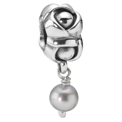 Abstract zilver bengelen met grijs zoet water gekweekt parel