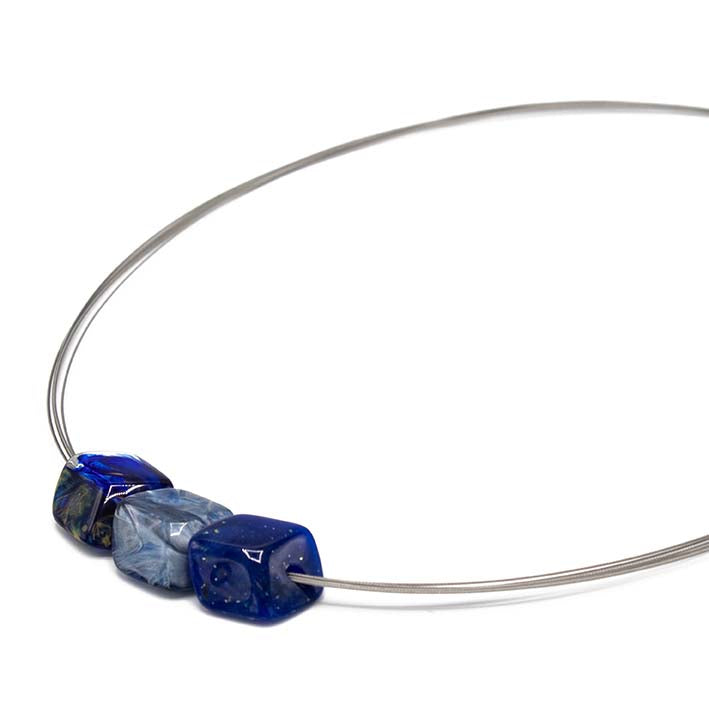 Stalen collier met 3 mini cubes Blauw 45 cm