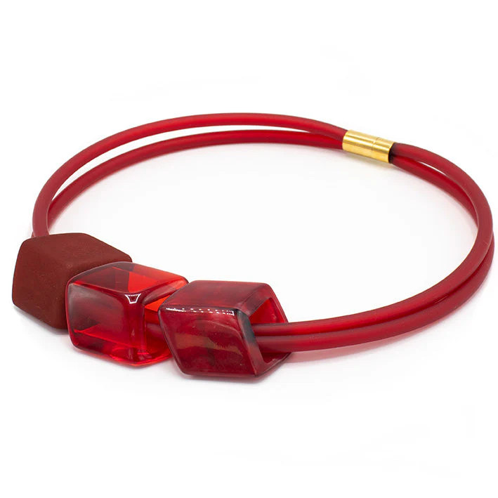 Ketting van rubber en staal Rood met 3 cubes en magneetslot