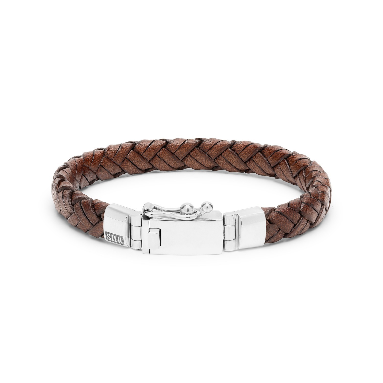 Ontdek nu de prachtige Balinese gevlochten zwarte leren armband uit de nieuwste collectie van SILK Jewelry. Met zijn iconische sluiting straalt deze armband vakmanschap en stijl uit. Combineer hem met robuuste ontwerpen uit onze Double Fox-collectie, zoals de 250 armband, met een geweven schakelstructuur die een prachtige halfronde vorm creëert en zeer comfortabel te dragen is. De sluiting van de armband is ideaal voor personalisatie met jouw eigen gravure.