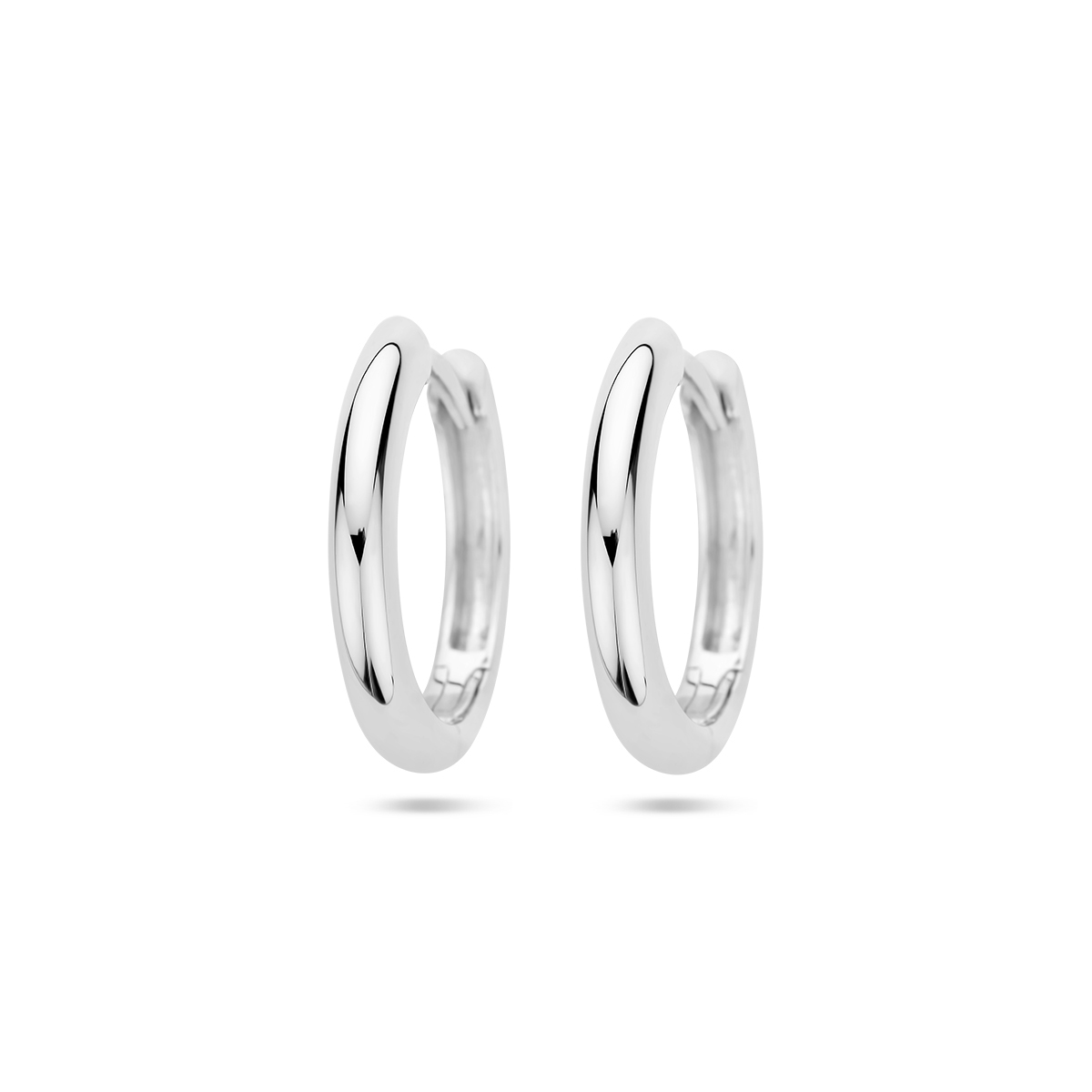 Gerhodineer 925 zilveren klapoorringen met een breedte van 2.5mm.