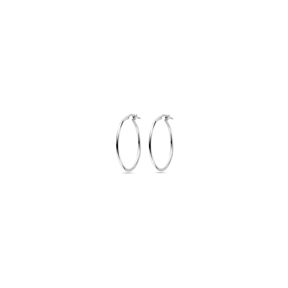 Gerhodineerd 925 zilveren oorringen met een dikte van 1.5mm.
