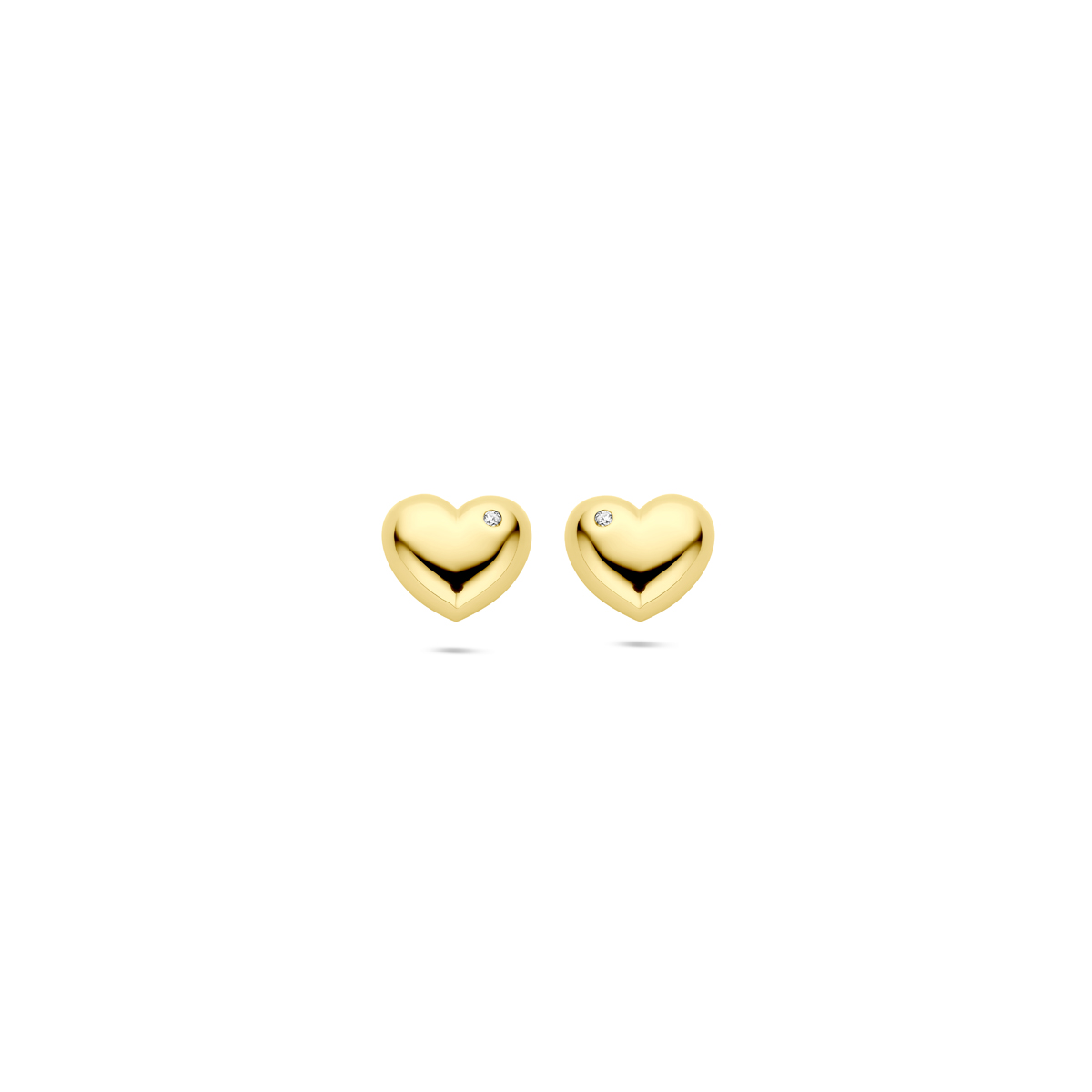 Verguld op 925 zilveren oorknoppen uitgevoerd in hart vorm met zirkonia. De oorknoppen hebben een afmeting van 9.5x11mm. Geen garantie op plating.