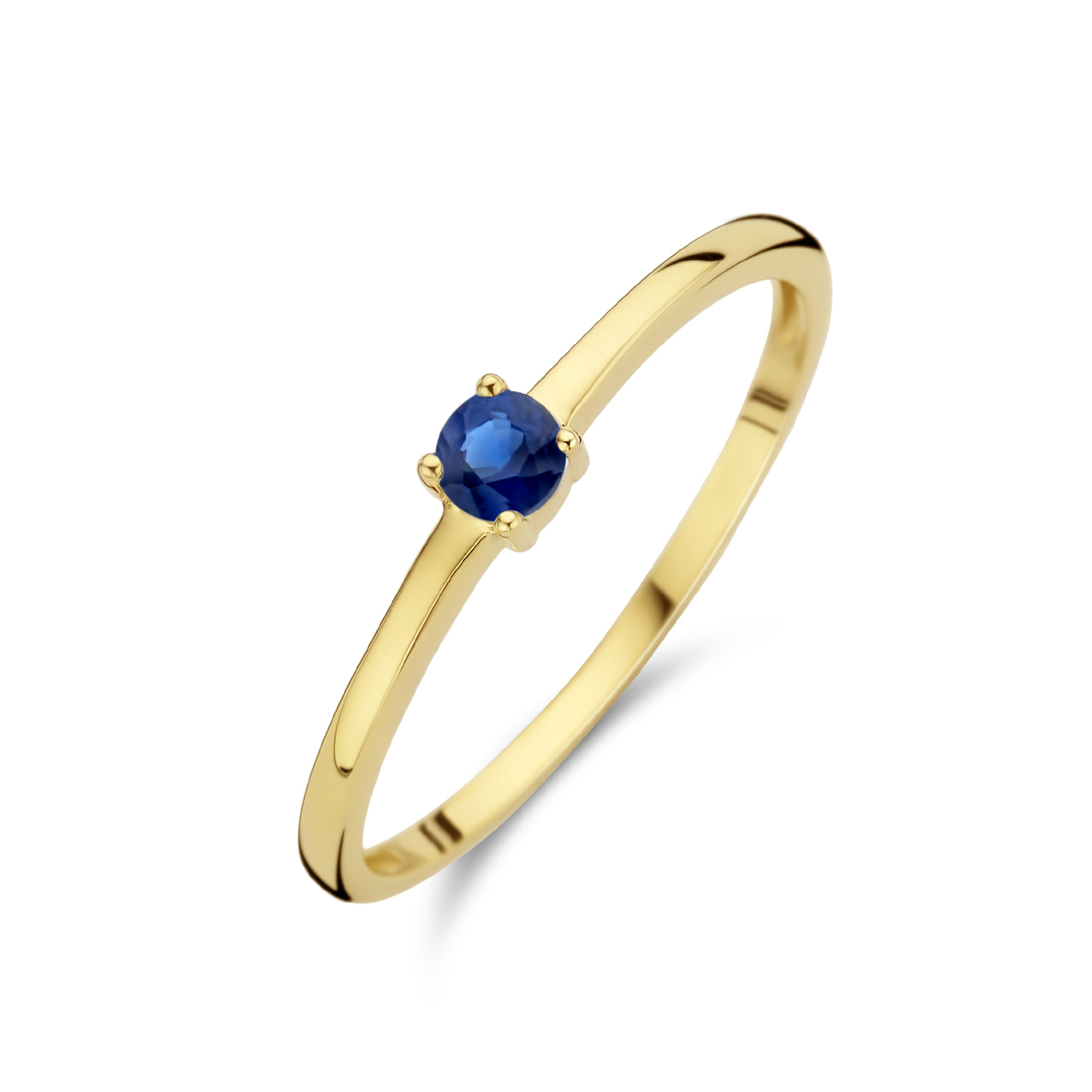 14k Geelgouden ring uitgevoerd met schitterende blauwe saffier. De ring heeft een breedte van 3mm. De saffier heeft een steengewicht van 0.20ct.