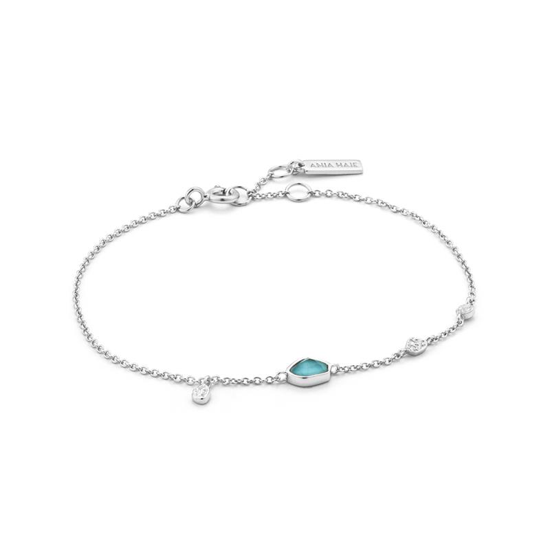 TURQUOISE DISCS BRACELET 
Deze Ania Haie armband uit de serie Mineral Glow is 925 zilver gerhodineerd. De Mineral Glow serie bestaat uit opvallende items die goed te combineren zijn met de andere collecties. 

HET MERK
Ania Haie is een trendy london-based sieradenmerk. De sieraden zijn allemaal 925 zilver gerhodineerd of goldplated. De sieraden zijn perfect om te combineren, maar opvallend genoeg om op zichzelf te dragen. 

SPECIFICATIES
- Turquoise Discs Bracelet 
- Armband
- 925 zilver gerhodineerd
- Zirkonia
- Veersluiting
- 16,5 - 18,5cm
- AH B014-01H