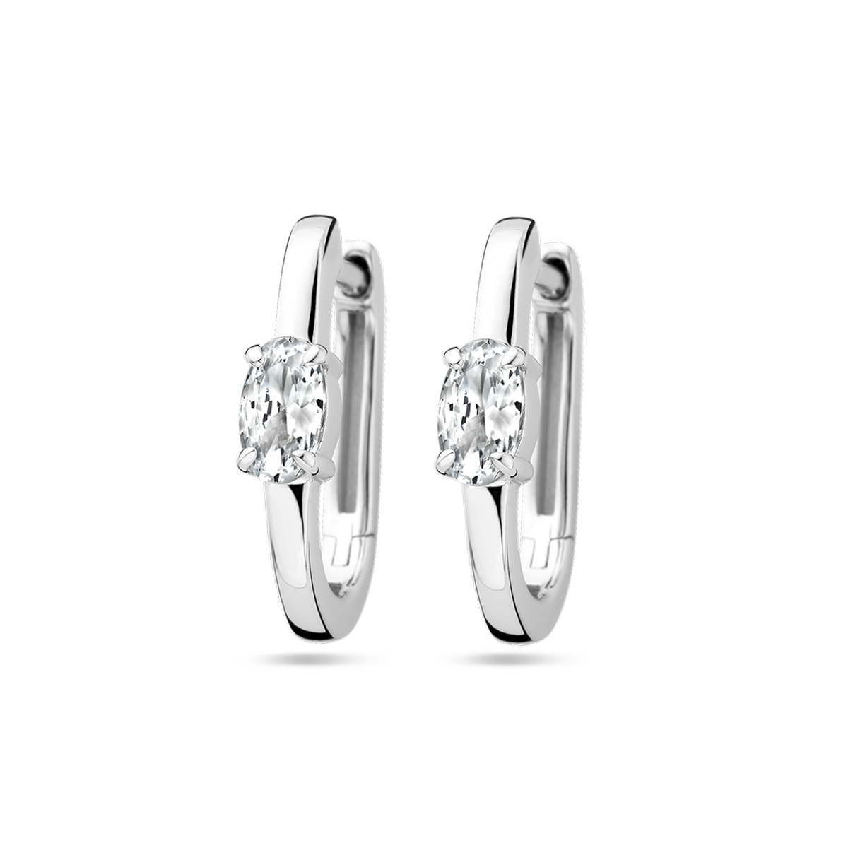 Gerhodineerd zilveren klapoorringen uitgevoerd met zirkonia. De klapoorringen hebben een afmeting van 14.5x3mm.