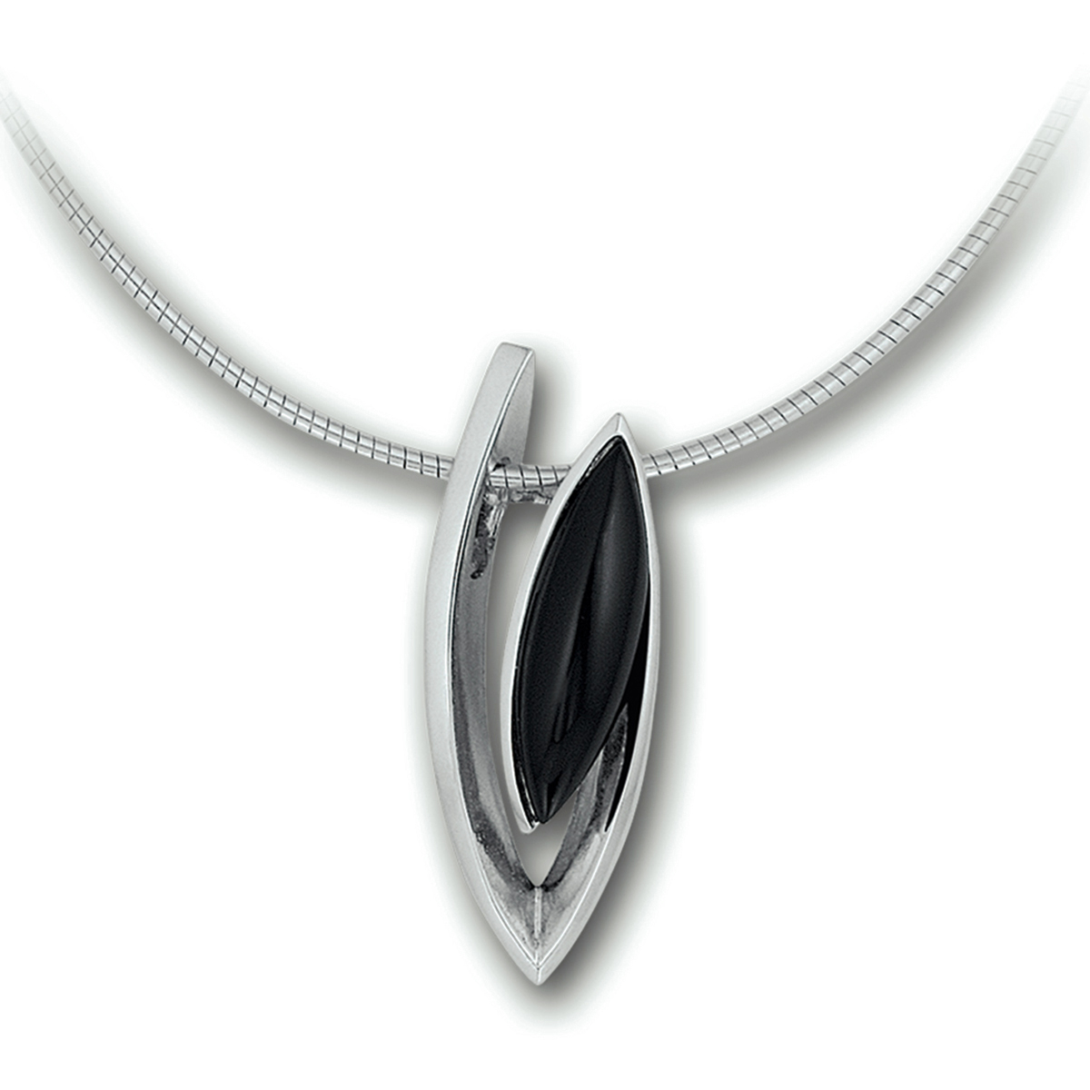 Gerhodineerd zilveren collier met onyx.
Breedte: 15.5 mm
Kortste lengte: 42 mm
Langste lengte: 45 mm
Hoogte: 42.5 mm