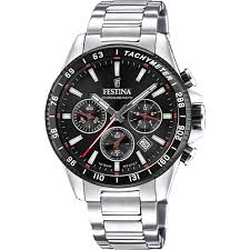 De Festina F20560/6 is een stijlvol horloge met een analoge tijdaanduiding en een quartz uurwerk. Met een diameter van 45 mm en een ronde behuizing is dit horloge een echte eyecatcher om de pols. De zilverkleurige behuizing is gemaakt van roestvrij staal, wat zorgt voor een duurzaam en kwalitatief horloge.

De zwarte wijzerplaat geeft het horloge een stoere uitstraling, terwijl het mineraalglas zorgt voor een optimale bescherming van de wijzerplaat. De zilverkleurige band is ook gemaakt van roestvrij staal en geeft het horloge een luxe uitstraling. Met de datumweergave op de wijzerplaat ben je altijd op de hoogte van de juiste datum.

Dit horloge is waterdicht tot 10 bar, wat betekent dat je er mee kunt zwemmen zonder problemen. De vlinder- of vouwsluiting zorgt ervoor dat het horloge goed om de pols blijft zitten. Festina is een bekend horlogemerk met een uitstekende reputatie op het gebied van kwaliteit en design.

Als officieel verkooppunt van Festina kunnen wij garanderen dat je een origineel en authentiek product in handen krijgt. Dit horloge is geschikt voor zowel dagelijks gebruik als voor speciale gelegenheden. Met de Festina F20560/6 heb je een tijdloos accessoire dat jarenlang meegaat en altijd stijlvol blijft. Met dit horloge om je pols ben je altijd bij de tijd en straal je klasse en elegantie uit.