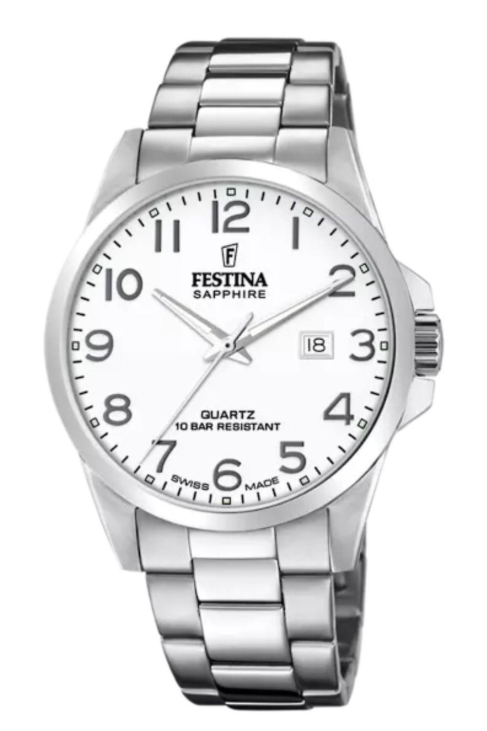 Op zoek naar een stijlvol horloge dat zowel elegantie als functionaliteit combineert? Dan is de FESTINA F20024/1 het perfecte horloge voor jou. Dit prachtige horloge heeft een analoge tijdaanduiding en wordt aangedreven door een betrouwbaar quartz uurwerk. Met een diameter van 41 mm en een hoogte van 9 mm heeft dit horloge een perfecte pasvorm voor elke pols.

De ronde zilverkleurige behuizing van roestvrij staal geeft dit horloge een tijdloze uitstraling. De witte wijzerplaat en het saffierglas zorgen voor een heldere en duidelijke aflezing van de tijd. De zilverkleurige roestvrij stalen band maakt het geheel compleet en zorgt voor een comfortabele pasvorm om de pols.

Dit horloge is niet alleen mooi om naar te kijken, maar ook zeer functioneel. Met een datumweergave heb je altijd de juiste datum bij de hand. Bovendien is de FESTINA F20024/1 waterdicht tot 10 bar, wat betekent dat je er gerust mee kunt zwemmen zonder je zorgen te maken over waterschade.

De vlinder- of vouwsluiting zorgt ervoor dat het horloge stevig om je pols blijft zitten en niet zomaar loskomt. Als officieel verkooppunt van Festina kunnen wij garanderen dat je een authentiek en kwalitatief hoogstaand horloge in handen krijgt.

Kortom, de FESTINA F20024/1 is een prachtig horloge dat zowel stijlvol als functioneel is. Met zijn klassieke design en hoogwaardige materialen is dit horloge een echte eyecatcher voor elke gelegenheid. Bestel hem vandaag nog en geniet van de tijdloze elegantie van Festina.