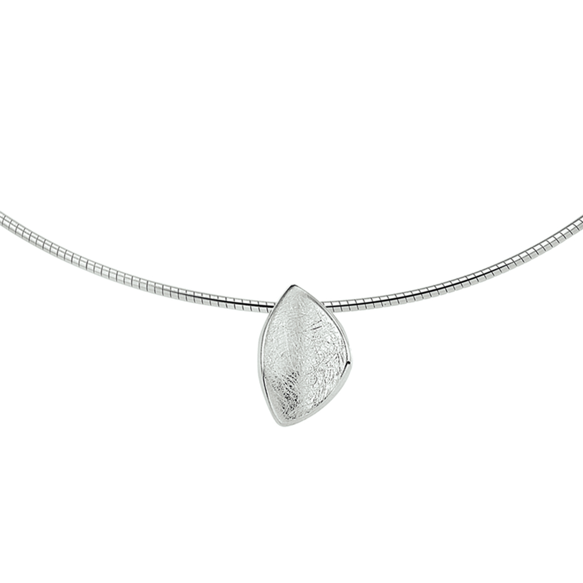 Beschrijving: Gerhodineerd zilveren collier met een poli/gescratchte bewerking.
Doelgroep: dames
Breedte: 10 mm
Kortste lengte: 45 mm
Langste lengte: 45 mm
Hoogte: 14.5 mm