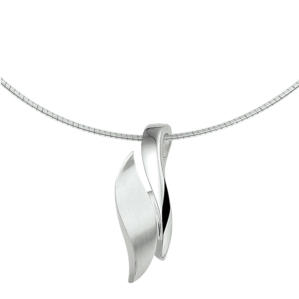 Beschrijving: Gerhodineerd zilveren 1.5mm omega collier met een lengte van 42cm met een extensie van 3cm uitgevoerd met een stevige karabijn sluiting. Het collier is uitgevoerd met een luxe poli mat hanger van 39,8x15mm. Deze sieraden hebben een luxe uitstraling en geven je outfit gegarandeerd de elegante look die past bij die ene speciale avond.
Verpakt per: 1
Doelgroep: dames
Breedte: 15 mm
Kortste lengte: 42 cm
Langste lengte: 45 cm
Hoogte: 39.8 mm