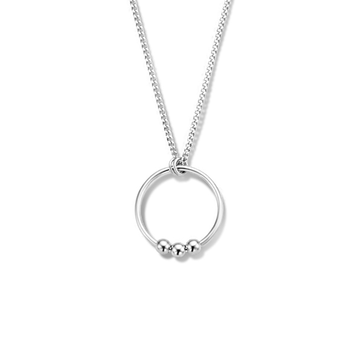 Gerhodineerd 925 zilveren collier uitgevoerd met een ronde hanger van 14mm en drie bolletjes van 2.5mm. Het collier heeft een draaglengte van 42cm met een extensie van 3cm en een stevige karabijn sluiting.