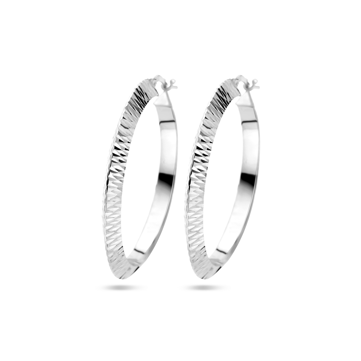 Gerhodineerd 925 zilveren oorringen met een spitse buis van 4mm.