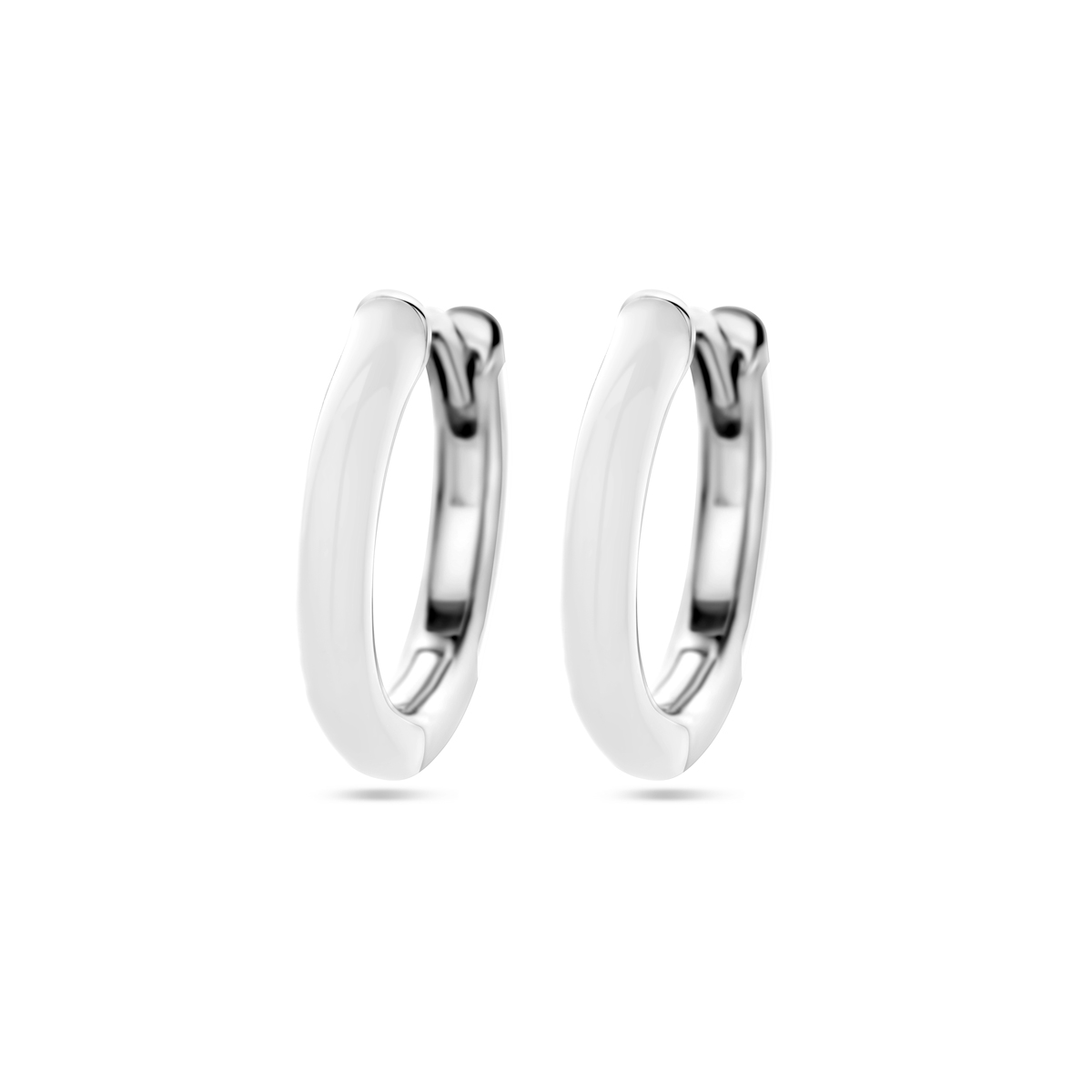 Gerhodineerd 925 zilveren klapoorringen uitgevoerd met witte emaille. De klapoorringen hebben een afmeting van 13x2mm.