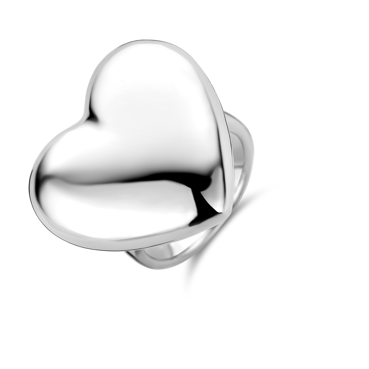 Gerhodineerd 925 zilveren ring uitgevoerd met een hart. De ring heeft een afmeting van 22.5x24.5mm.