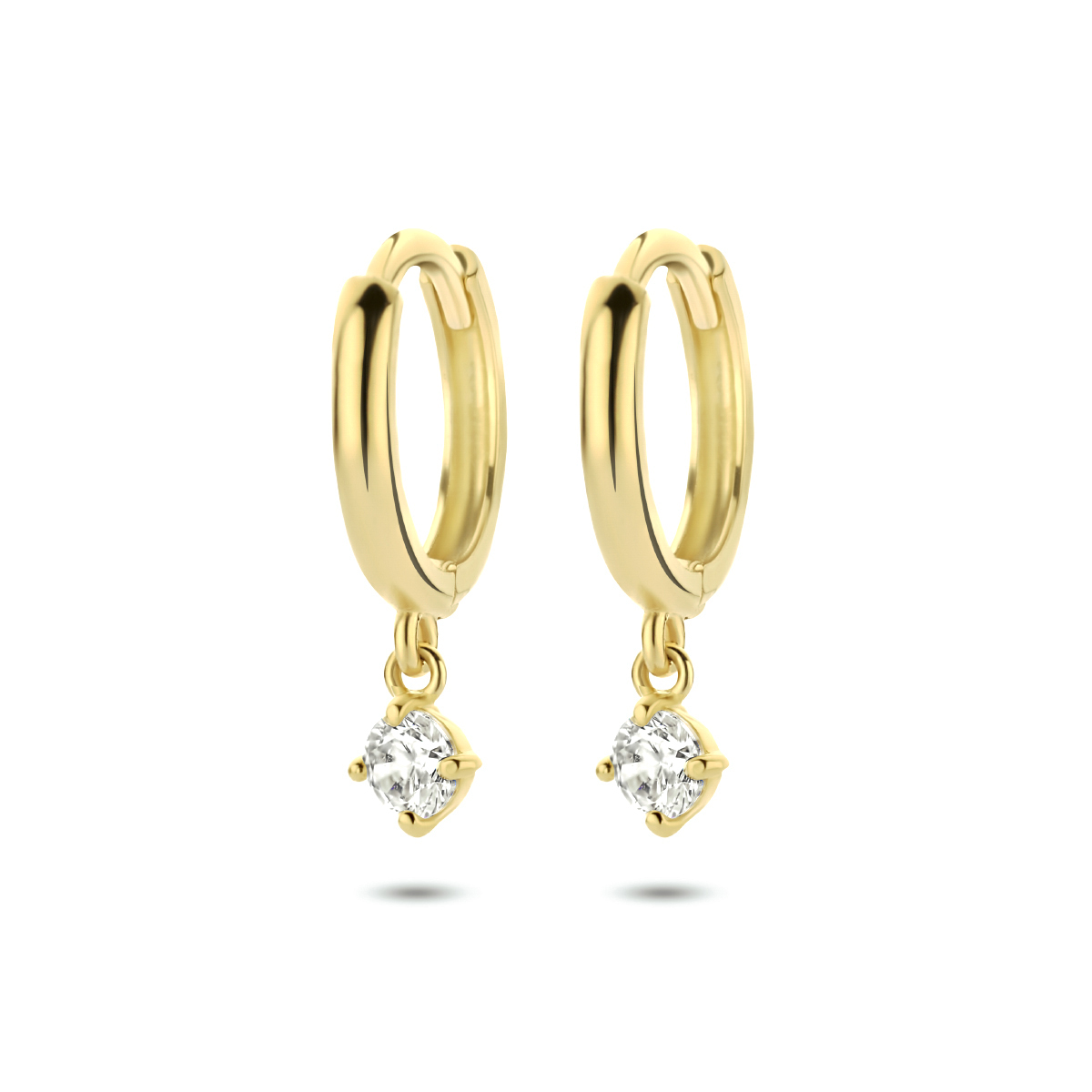 14k Geelgouden klapoorringen uitgevoerd met een schitterende zirkonia. De oorringen hebben een diameter van 10.8mm.