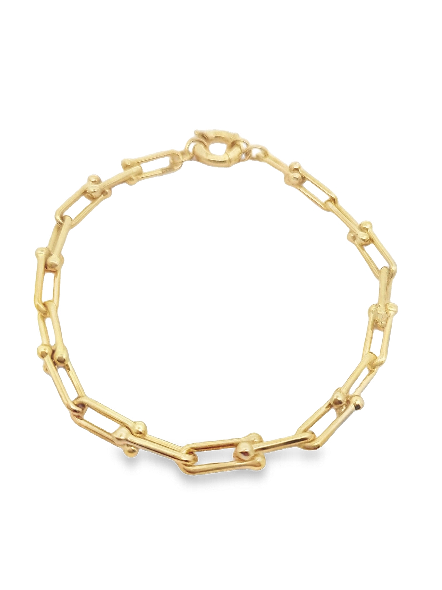 Deze armband van Louis Bros is vervaardigd uit 14 karaat geelgoud (5.50 gr.). De armband heeft een dikte van 4 mm.
Deze tijdloze armband straalt elegantie en verfijning uit. Met zijn warme, rijke kleur en klassieke uitstraling past deze armband bij elke gelegenheid. Of je nu kiest voor een eenvoudig, subtiel ontwerp of een gedetailleerde, verfijnde afwerking, een geelgouden armband blijft een blijvend stijlvol accessoire. Het duurzame materiaal en de tijdloze schoonheid maken het tot een waardevol sieraad dat generaties lang kan worden doorgegeven. Deze armband voegt een vleugje luxe toe aan elke outfit en benadrukt de persoonlijke stijl van de drager.