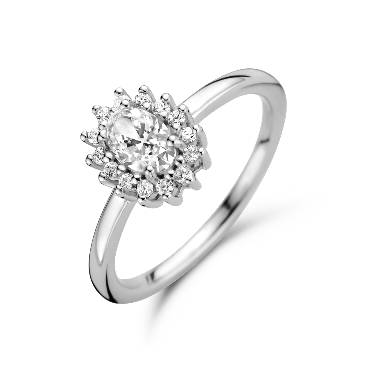 Gerhodineerd 925 zilveren ring uitgevoerd met zirkonia. De ring heeft een breedte van 10mm.