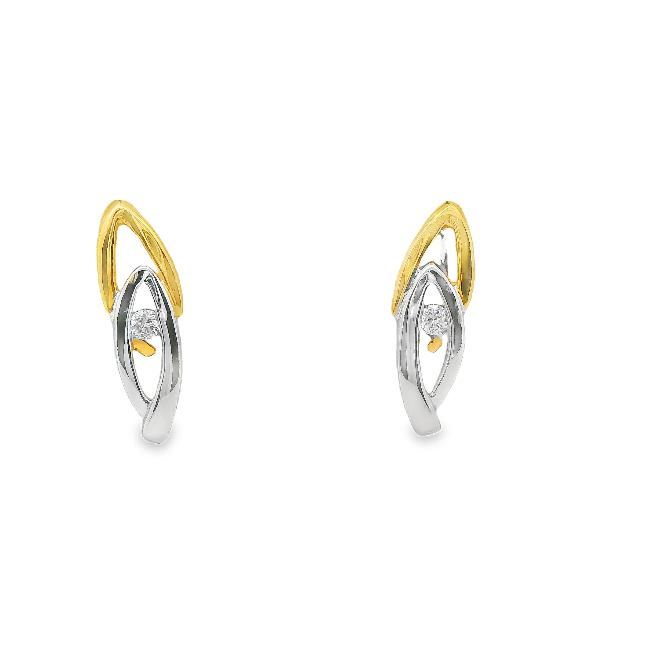 Deze oorstekers van Louis Bros zijn vervaardigd uit 14 karaat bicolor (1.22 g) en zijn gezet met 2 briljant geslepen diamanten met een totaalgewicht van 0.02 ct. De oorstekers hebben een diameter van 12x4 mm.
Verkrijgbaar vanaf 0.01 crt .
Leverbare goudkleuren: 14/18kts geelgoud, 14/18kts witgoud en 14/18kts roségoud