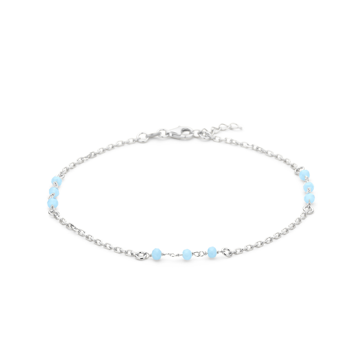 Gerhodineerd 925 zilveren enkelbandje uitgevoerd met blauw kristal bolletjes. Het enkelbandje heeft een draaglengte van 24cm en een extensie van 2cm. Uitgevoerd met een karabijn sluiting.