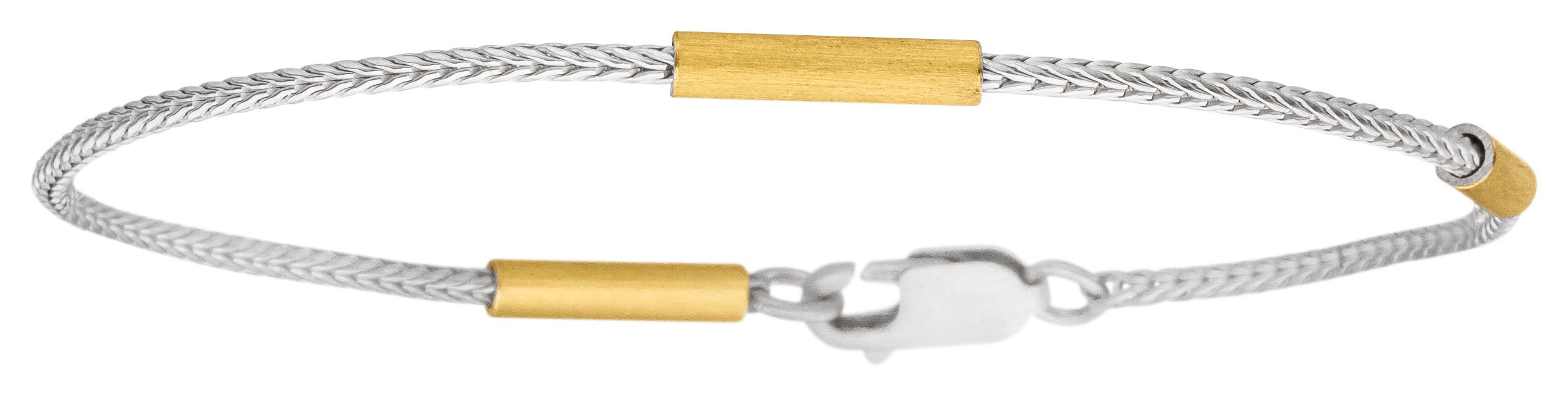 De handgemaakte design sieraden van MANU zijn stuk voor stuk iconen waarmee de drager zijn persoon onderstreept. Een bijzondere edelmetalen en contrastrijke combinaties kenmerken MANU.