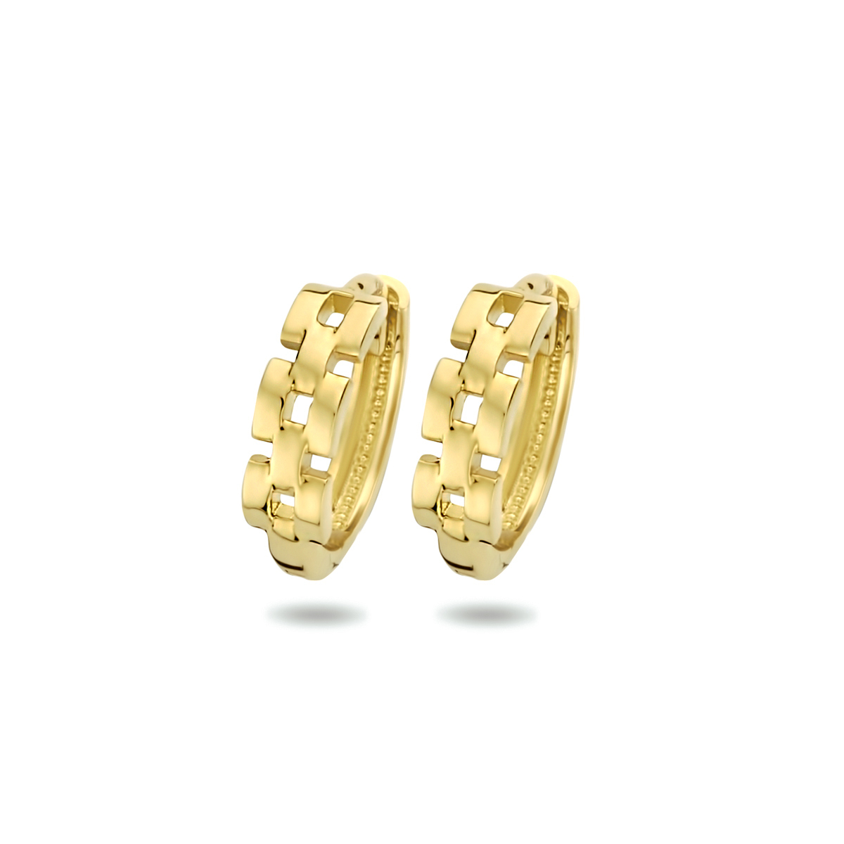 14k Geelgouden klapoorringen uitgevoerd met een schakelmotief. De oorringen hebben een diameter van 12.5mm en een dikte van 3.5mm.