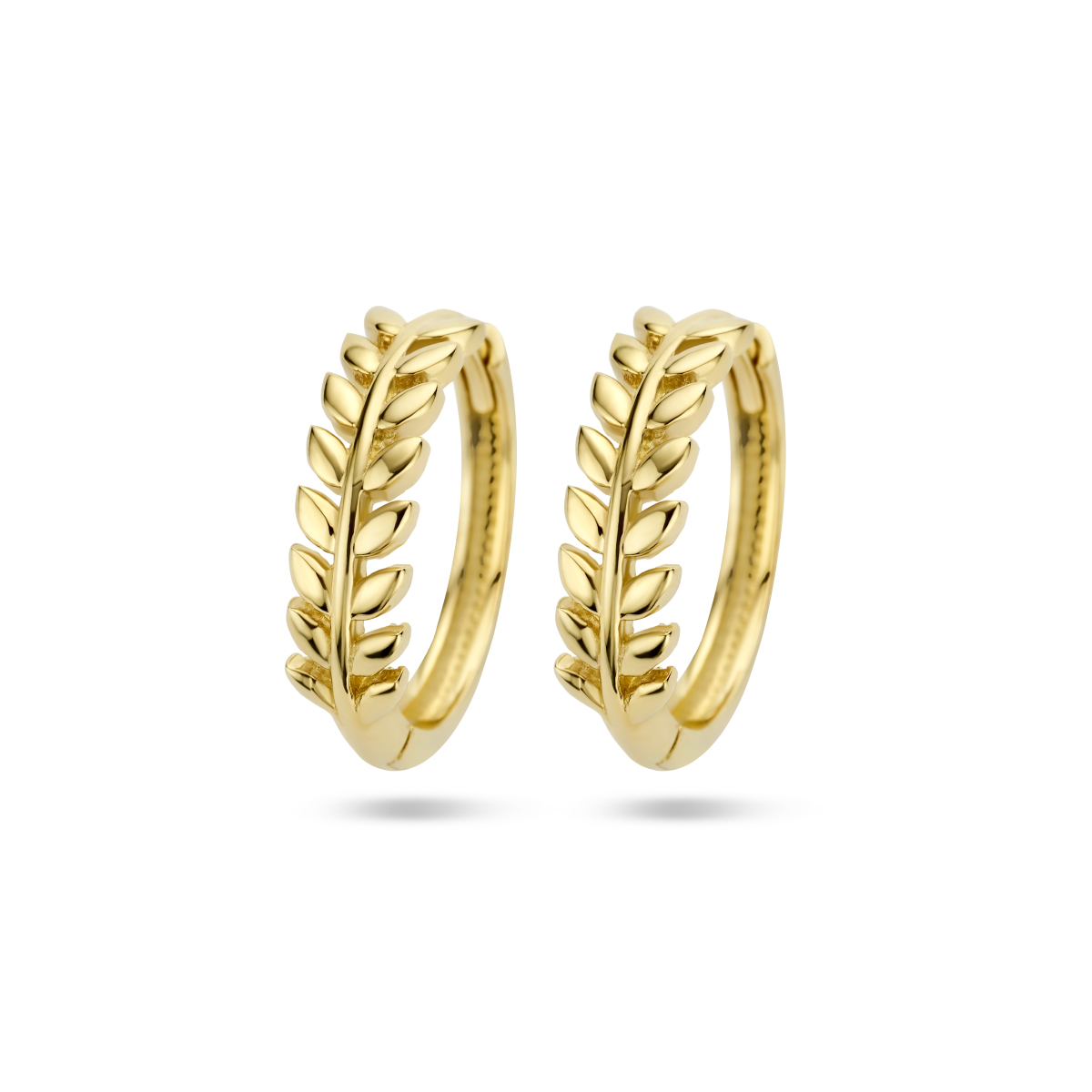 14k Geelgouden klapoorringen met een veer voorstelling. De oorringen hebben een afmeting van 14.5x4mm.
