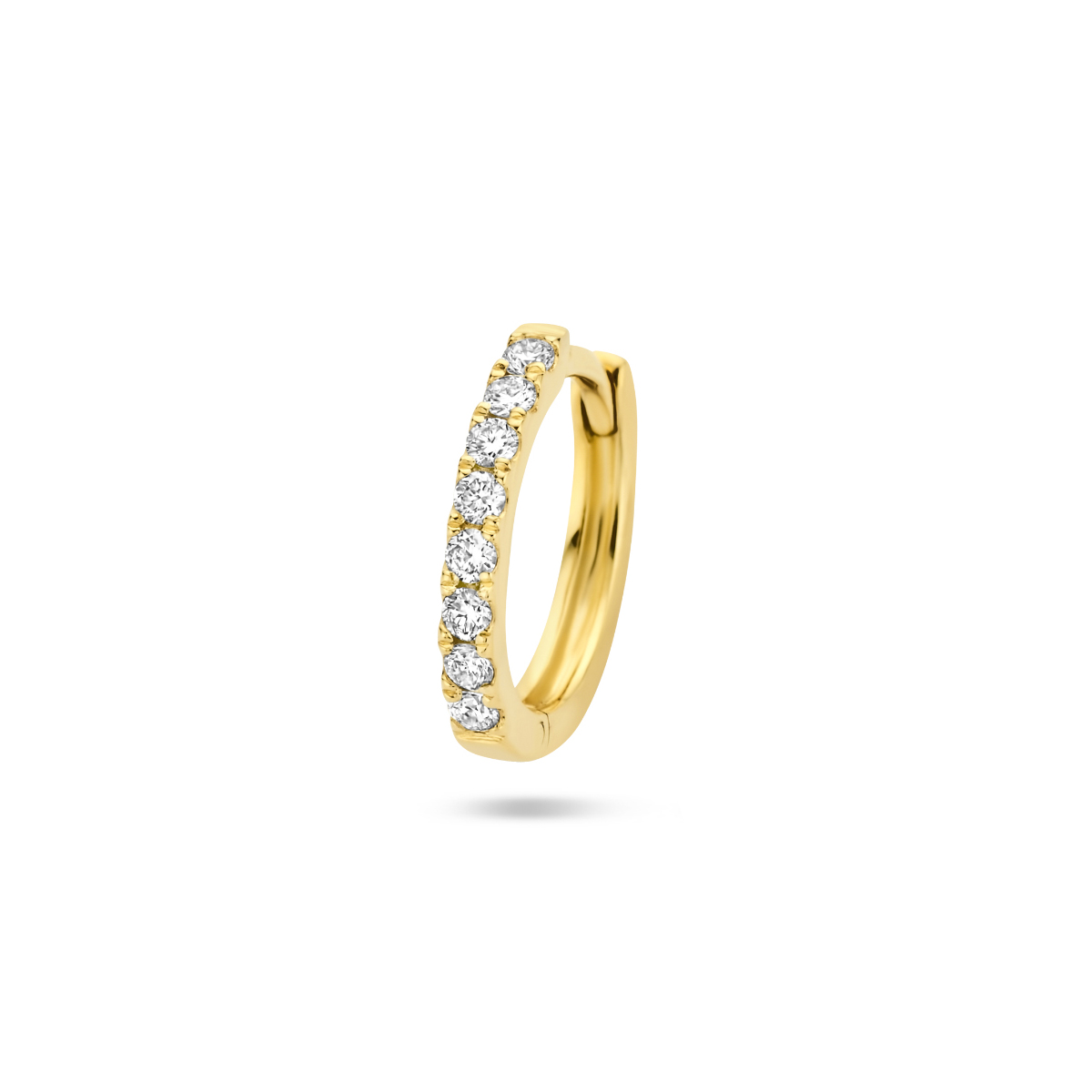 Deze oorsieraden worden per stuk verkocht ipv per paar.14k Geelgouden klapoorring met een stevig scharnier uitgevoerd met een schitterende diamant rij. De oorring heeft een afmeting van 11x1.5mm.