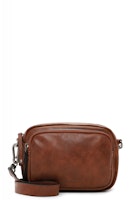 Deze prachtige SuriFrey SFY Ivory crossover tas in Cognac heeft een stijlvolle uitstraling met goudkleurige details en een verstelbare schouderband. De tas heeft een ruim hoofdvak en diverse handige vakjes voor het opbergen van al jouw essentials. Combineer deze tas met een casual outfit voor een trendy look of draag hem over je schouder voor een chique uitstraling.