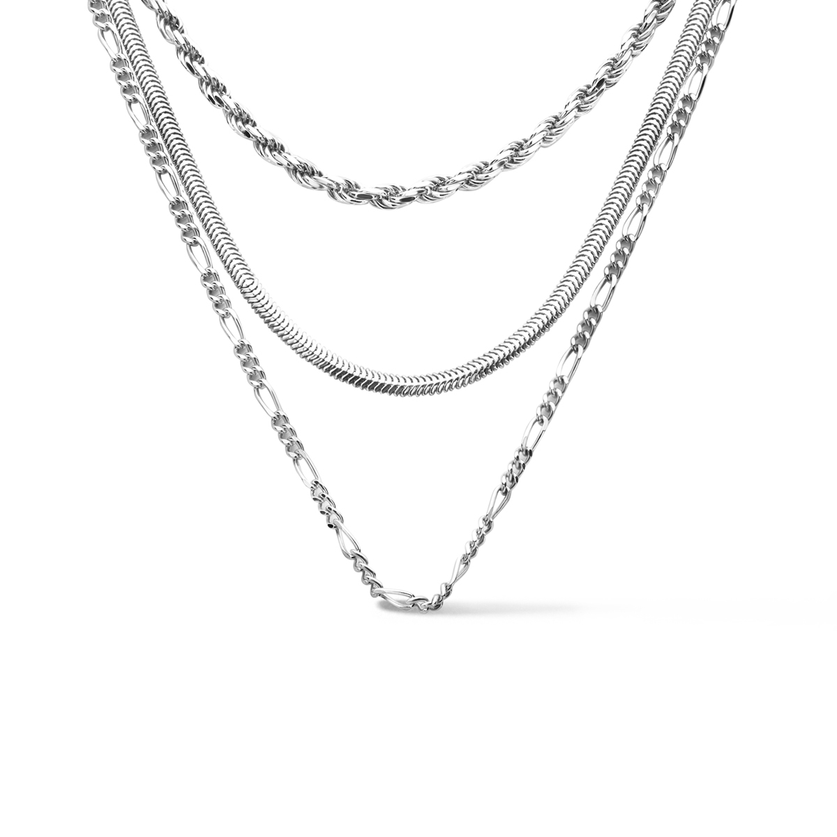 Gerhodineerd 925 zilveren collier uitgevoerd met een: koord schakel van 2.8mm, omega schakel van 2.5mm en een figaro schakel van 2.2mm. Het collier heeft een draaglengte van 40 cm en een karabijn sluiting.