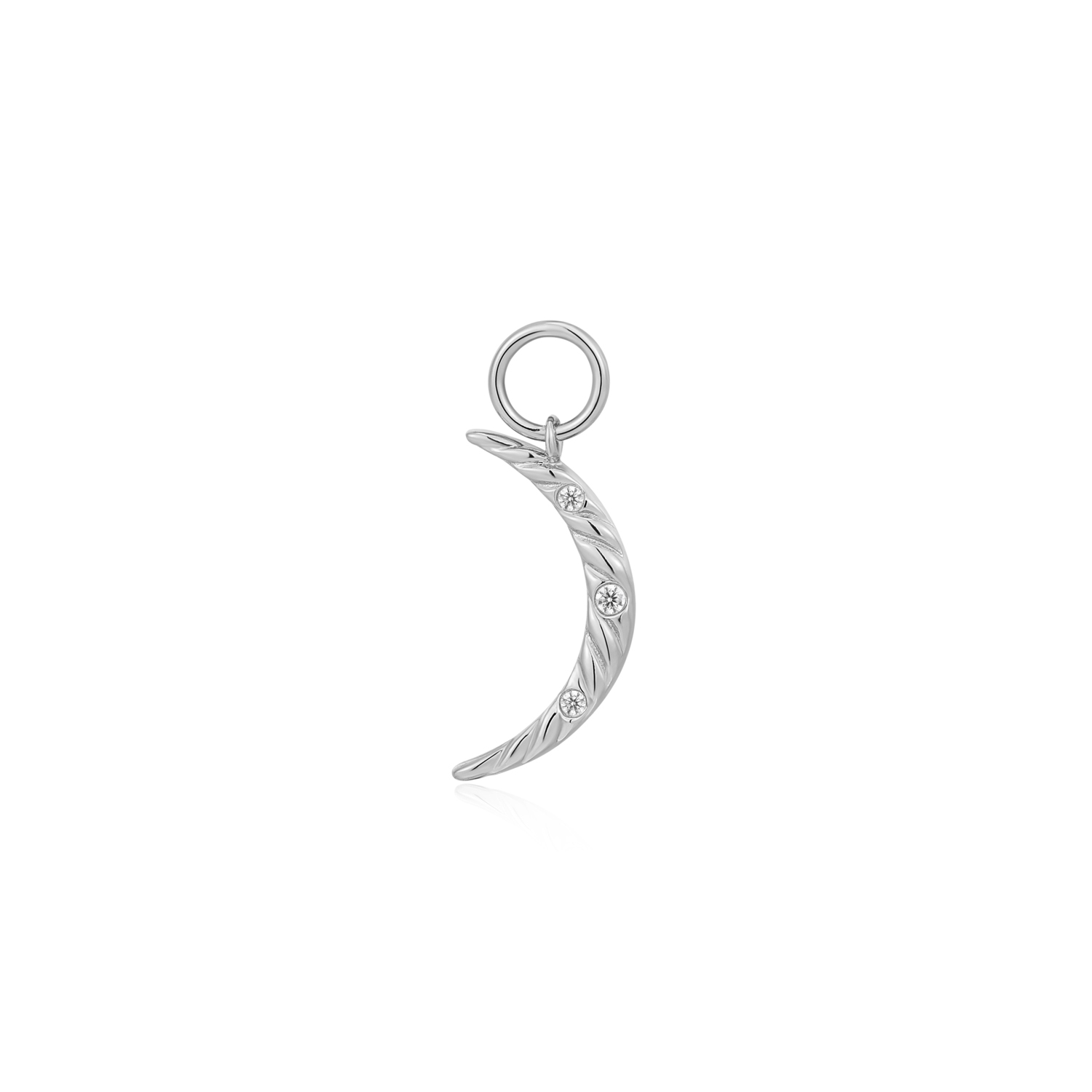 Productbeschrijving 
Geef je oorringen een upgrade met deze elegante hemelse oorbedel, perfect wanneer je zin hebt in sprankeling. De maan bedel bevat een sprankelende zirkonia steen en is gemaakt van 925 sterling zilver met rhodium plating. Schuif eenvoudig de bedel over je favoriete oorringen.

Het Merk
GeÃ¯nspireerd door de laatste fashion trends is Ania Haie het toonaangevende sieradenmerk voor hoogkwalitatieve maar ook betaalbare zilveren sieraden, zonder op de kwaliteit in te leveren. Iedere collectie is gebaseerd op de laatste catwalktrends, waardoor Ania Haie snel tot hÃ©t sieradenmerk voor stijlbewuste consumenten is verkozen. Elk sieraad wordt ontworpen om te combineren met andere sieraden waardoor je je eigen look kunt creÃ«ren. Maar ook zijn Ania Haie sieraden opvallend genoeg om op zichzelf te dragen.

How It All Started
Met een passie voor kwalitatieve sieraden met stijl Ã©n het besef dat de mode bewuste vrouw niet wil inleveren op kwaliteit is Ania Haie geboren. De Ania Haie oprichters zagen later dat de moderne vrouw van vandaag graag sieraden combineert en layered om haar individualiteit te omarmen, de kans werd aangegrepen en de droom werd werkelijkheid.

Volg ons ook op social media
Wil jij op de hoogte blijven van nieuwe collecties, toffe combinaties en de laatste sieraden trends? Hou ons dan ook in de gaten op social media. Daarnaast inspireren wij jou dagelijks met verschillende looks en mix & match combinaties! Deel gerust jouw eigen unieke Ania Haie look door de hashtag #aniahaiexme te gebruiken. Wie weet wordt jouw look gerepost op Ã©Ã©n van onze kanalen!
Je kunt ons volgen op Facebook en Instagram.