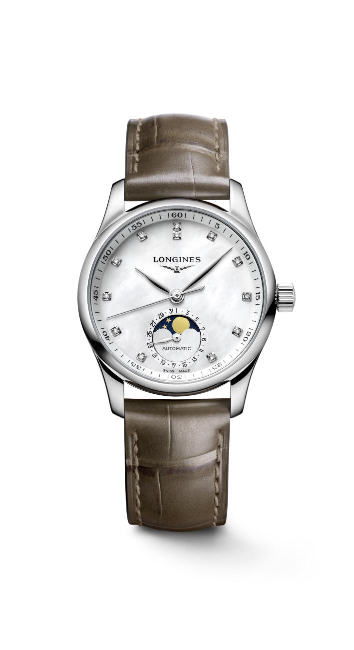 Ervaring gecombineerd met uitmuntend vakmanschap
De traditionele horlogemaker Longines creëert al sinds de oprichting uitzonderlijke uurwerken. Longines Master Collection is een perfecte illustratie van deze bedrijfsethiek, zoals blijkt uit het succes van deze lijn sinds de lancering in 2005. 



De Longines is voorzien van een kaliber L899 uurwerk en de kast is gemaakt van edelstaal. Het horloge heeft een diameter van 34 mm en is getest op een waterdichtheid van 3 ATM. De band is gemaakt van alligator leer. Op de wijzerplaat fonkelen 12 diamanten.