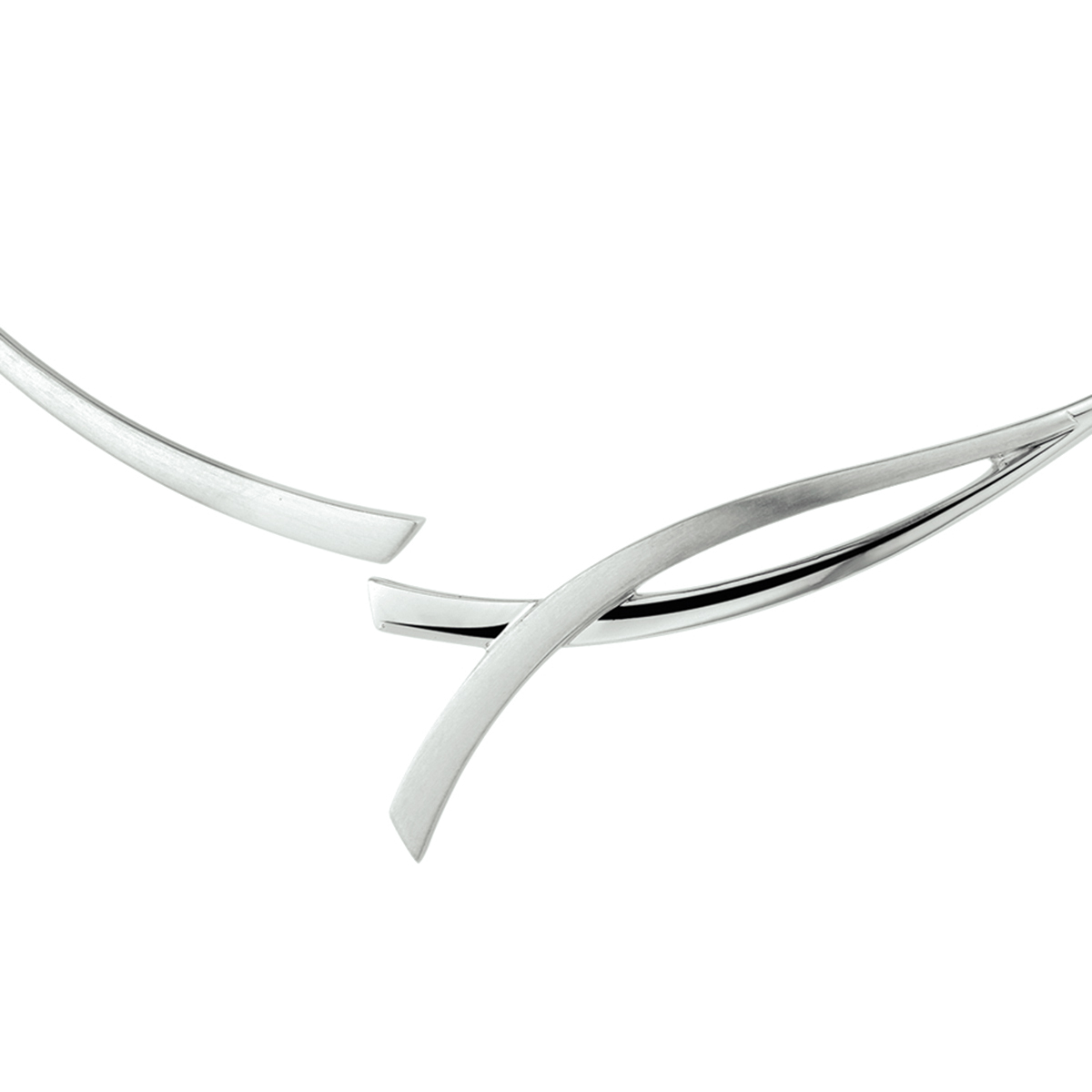 Beschrijving: Gerhodineerd zilveren spang collier met een poli/matte afwerking. 
Verpakt per: 1
Doelgroep: dames
Breedte: 8.5 mm