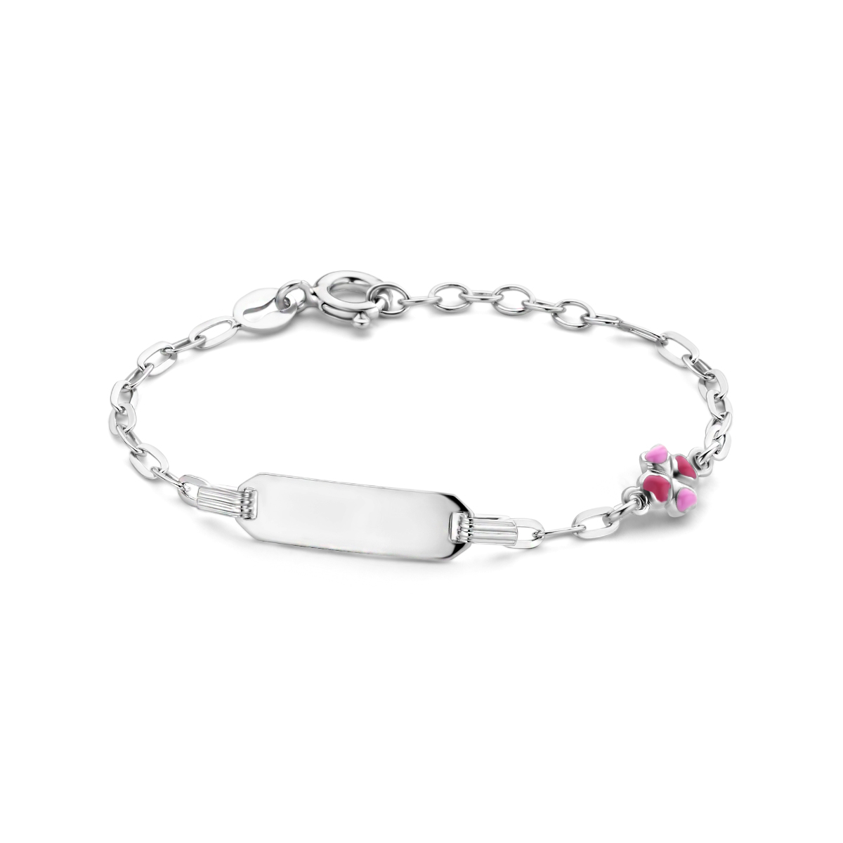Gerhodineerd 925 zilveren graveerarmband uitgevoerd met een klavertje. De armband heeft een draaglengte van 11cm en een extensie van 2cm. De schakelbreedte is 2.2mm. De graveerplaat heeft een dikte van 0.6mm.