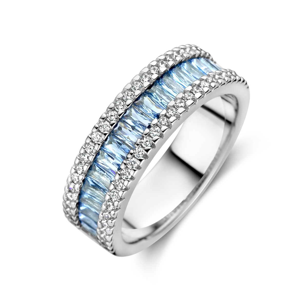 Gerhodineerd 925 zilveren ring uitgevoerd met zirkonia. De ring heeft een breedte van 6mm.