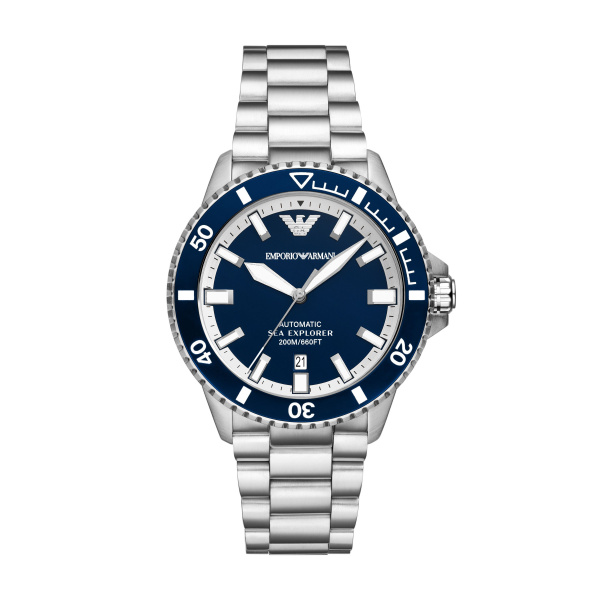 De Emporio Armani Horloge AR60079 heeft een stoer en stijlvol design met een blauwe wijzerplaat, zilveren kast en stalen band. Het horloge is voorzien van een automatisch uurwerk. Het beste is om dit horloge casual te dragen met een jeans en T-shirt of juist chic met een pak. Een veelzijdig accessoire dat bij elke gelegenheid past. Maak jouw look compleet met de Emporio Armani AR60079!