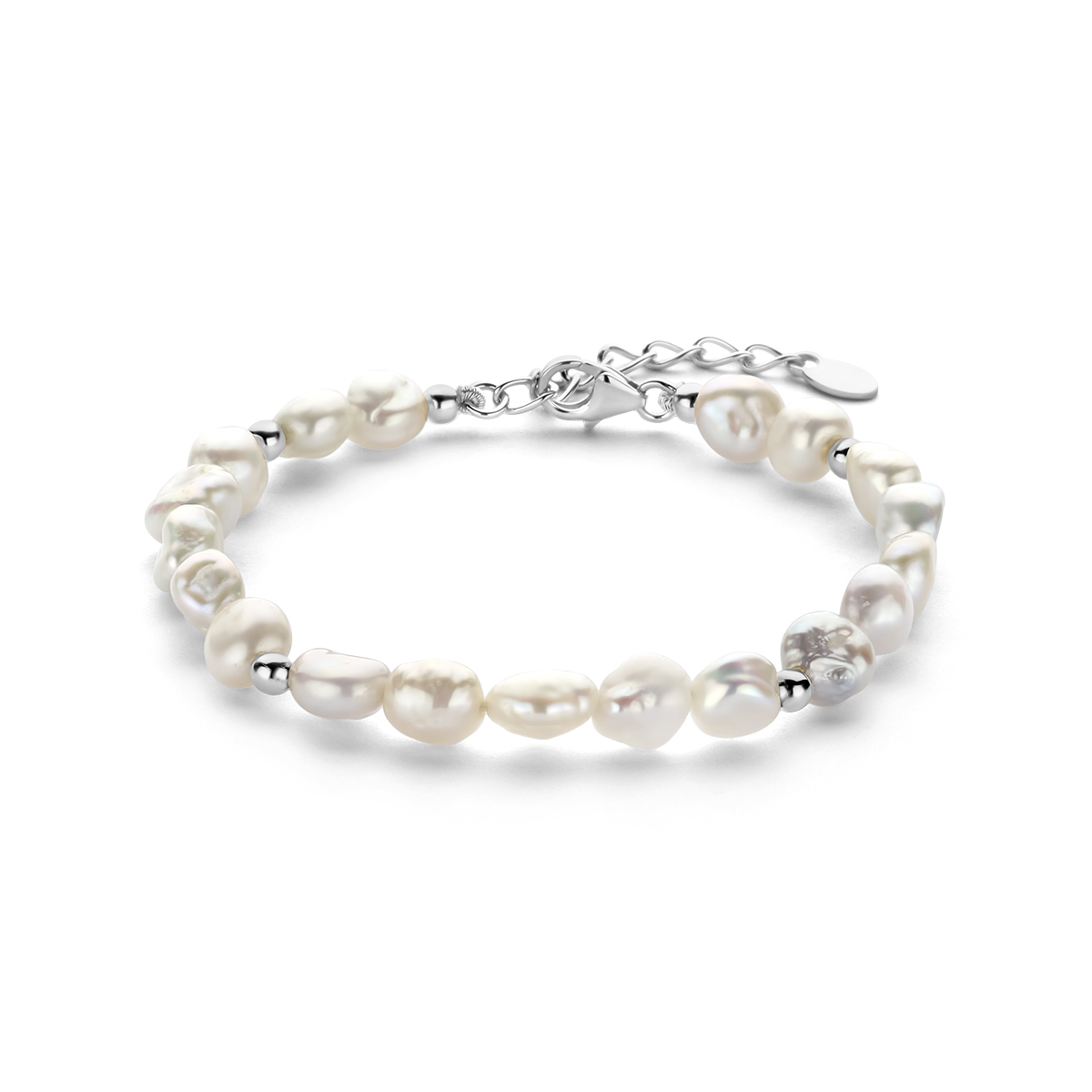 Gerhodineerd 925 zilveren armband uitgevoerd met bolletjes, zoetwaterparels en een karabijn sluiting. De armband heeft een draaglengte van 16cm en een extensie van 3cm.