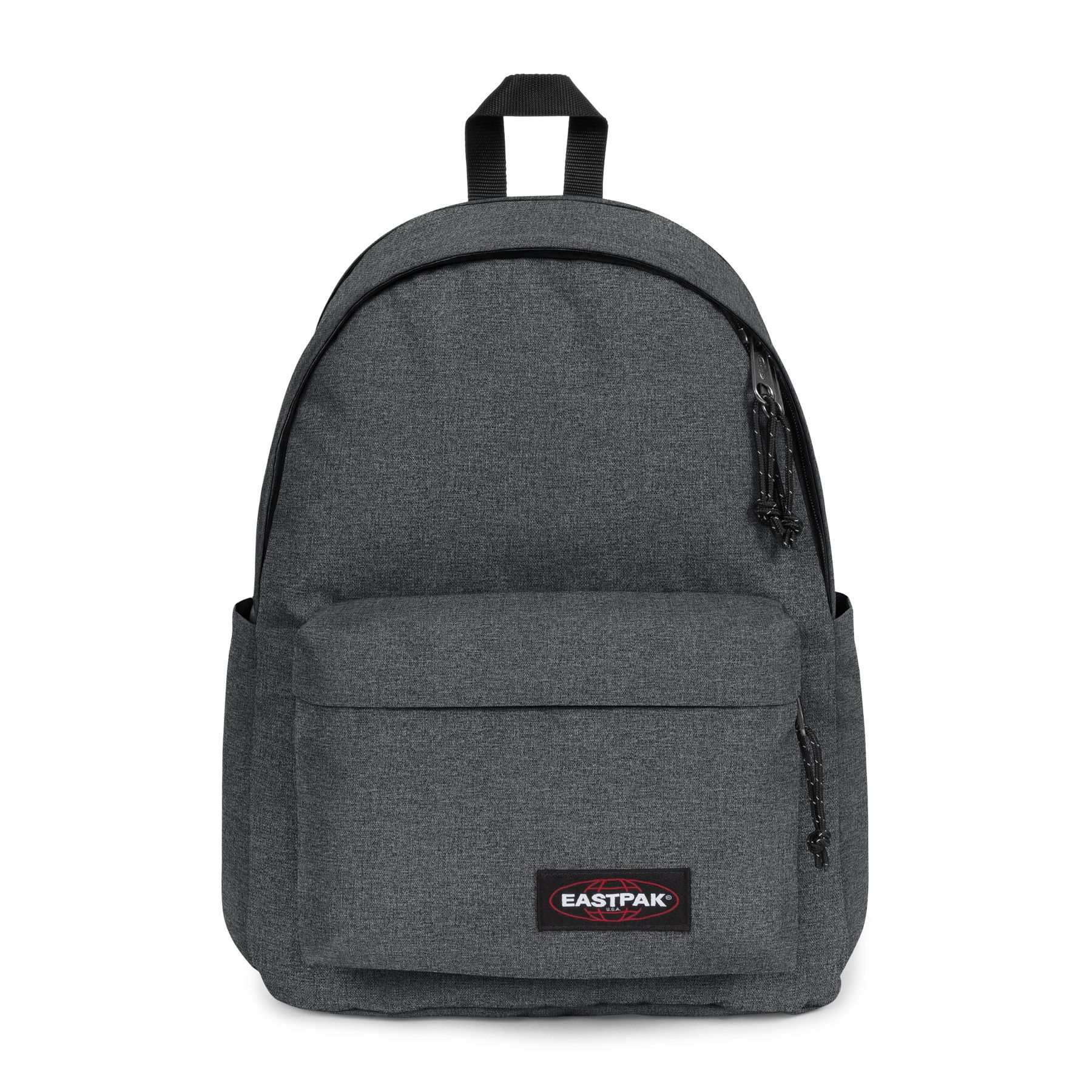 Eastpak Day Office – Black Denim
De Day Office tas in de stijlvolle kleur Black Denim combineert een casual look met een doordacht design. Perfect voor school, werk of onderweg, dankzij de veelzijdige draagopties en slimme indeling.

Draag ‘m over de schouder, als handtas of zelfs als rugzak – wat je dag ook vraagt. De tas is voorzien van twee ruime hoofdvakken, een georganiseerd voorvak, een achtervak én een gevoerd laptopvak, zodat je altijd goed georganiseerd op pad bent.

De verstelbare schouderbanden, gewatteerde rugzijde en stevige handvatten zorgen voor optimaal comfort. De waterbestendige stof en zijvak voor een fles maken hem extra praktisch voor dagelijks gebruik.

Specificaties:

Inhoud: 31 liter
Afmetingen: Hoogte 44 cm x Breedte 29,5 cm x Diepte 24 cm
Gewatteerd laptopvak
Voorvak met organisatievakken
Achtervak met rits
Gewatteerd rugpaneel
Verstelbare schouderbanden & handgrepen
Flessenhouder aan de zijkant
Gemaakt van waterbestendig materiaal
Een veelzijdige, stijlvolle tas voor onderweg – draag ‘m zoals jij wilt.

