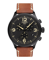 Larger than life, de Tissot Chrono XL wordt gekenmerkt door zijn grote kast met een diameter van 45 mm. De grootte van de wijzerplaat maakt de tijd gemakkelijk af te lezen, met strakke Arabische cijfers op 12, 3, 6 en 9 uur. De wijzerplaat met chronograaf draagt bij aan de sportieve uitstraling. De Tissot Chrono XL-collectie biedt meerdere stijlen. Sommigen houden van de vintage uitstraling van traditionele leren banden in diverse tinten bruin met stijlvolle stiksels. Anderen geven misschien de voorkeur aan de matte roestvrijstalen armband en kast voor een verfijnder gevoel. Daarbij voegt de grijze of zwarte PVD-coating op de kast van geselecteerde horloges extra karakter toe. De wijzerplaten zijn donkergroen, blauw of zwart, afhankelijk van het model. Welke u ook kiest; de Tissot Chrono XL zal zeker een statement maken. Tijd om groots te denken met de Tissot Chrono XL!