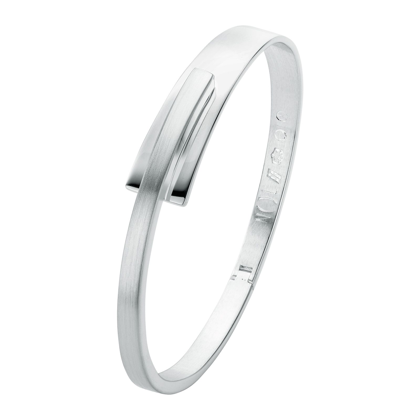 Prachtige Zilveren Bangle armband  van het merk N(  )L, Een gegarandeerd handgesmeed Sieraad van Nederlandse bodem ontworpen door Jean Jacques Smeijsters. 

uitsluitend gemaakt van gerecycled edelmetaal en voorzien van het Zilver en of Goud keurmerk. Zowel het sieraad als de verpakking dragen bij aan een duurzamere wereld.