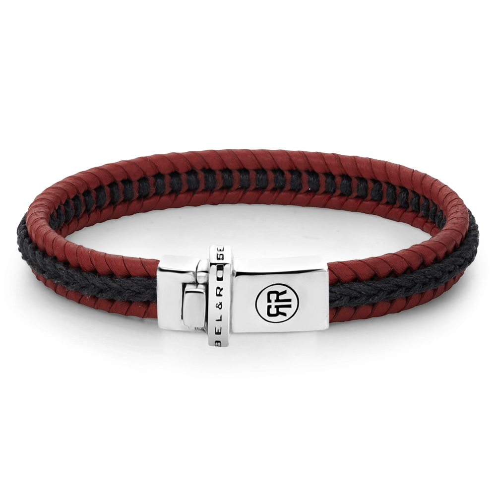 Deze armband is van het merk Rebel & Rose. Het is een herensieraad. De armband is zwart van kleur.