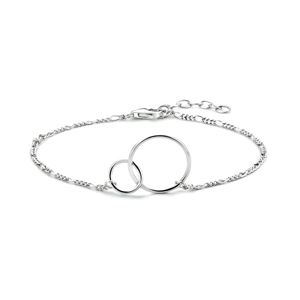 Gerhodineerd 925 zilveren figaro armband uitgevoerd met twee ronde hangers. De armband heeft een draaglengte van 16.5cm met een extensie van 2.5cm. De schakelbreedte is 1.6mm.