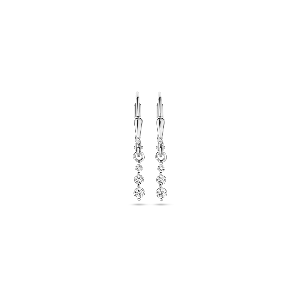 Gerhodineerd 925 zilveren oorhangers uitgevoerd met zirkonia. De oorhangers hebben een totale hoogte van 24mm.