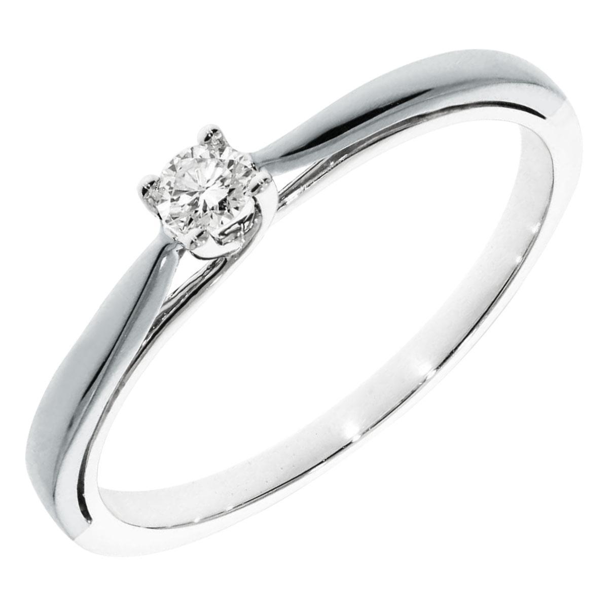 Deze prachtige witgouden solitaire ring heeft een 0,20 karaat diamant, die schittert in het licht. De ring is tijdloos en elegant, perfect voor dagelijks gebruik of speciale gelegenheden. Draag hem alleen voor een subtiele uitstraling, of combineer hem met andere ringen voor een gelaagde look. Deze ring is een must-have voor elke sieradencollectie. Maak een statement met deze elegante ring!