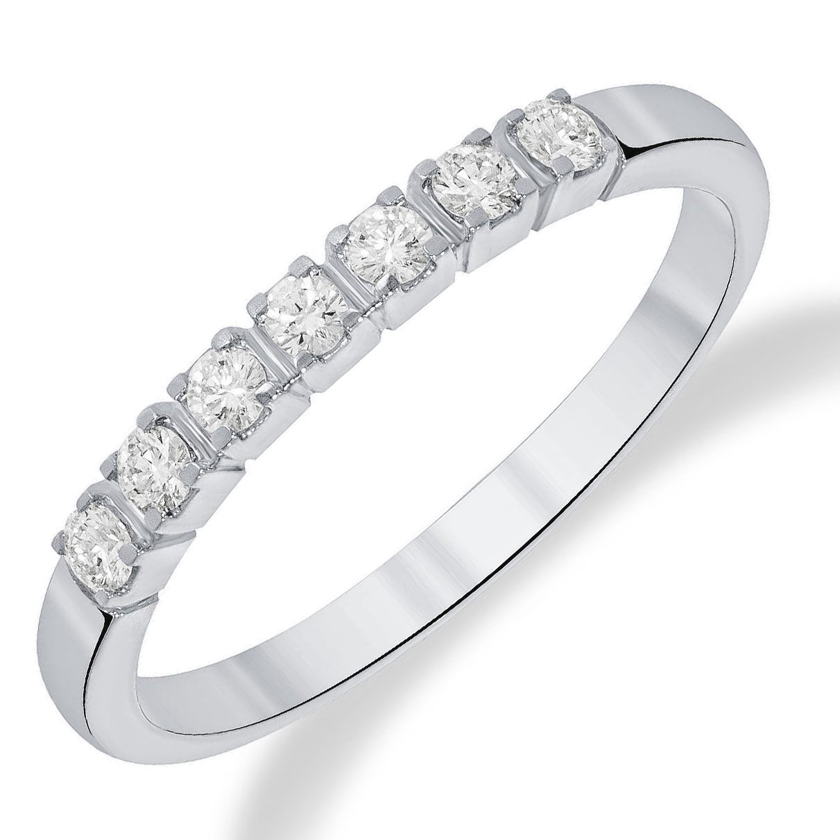 Deze prachtige Memorie Ring heeft een totaal van 0.20 karaat diamanten, waardoor het een elegante glans heeft. De ring is gemaakt van hoogwaardig 14-karaats goud en is perfect voor dagelijks gebruik of speciale gelegenheden. De beste manier om deze ring te dragen is alleen, als pronkstuk, of in combinatie met andere ringen voor een gelaagde look. Voeg dit tijdloze stuk toe aan je sieradencollectie!